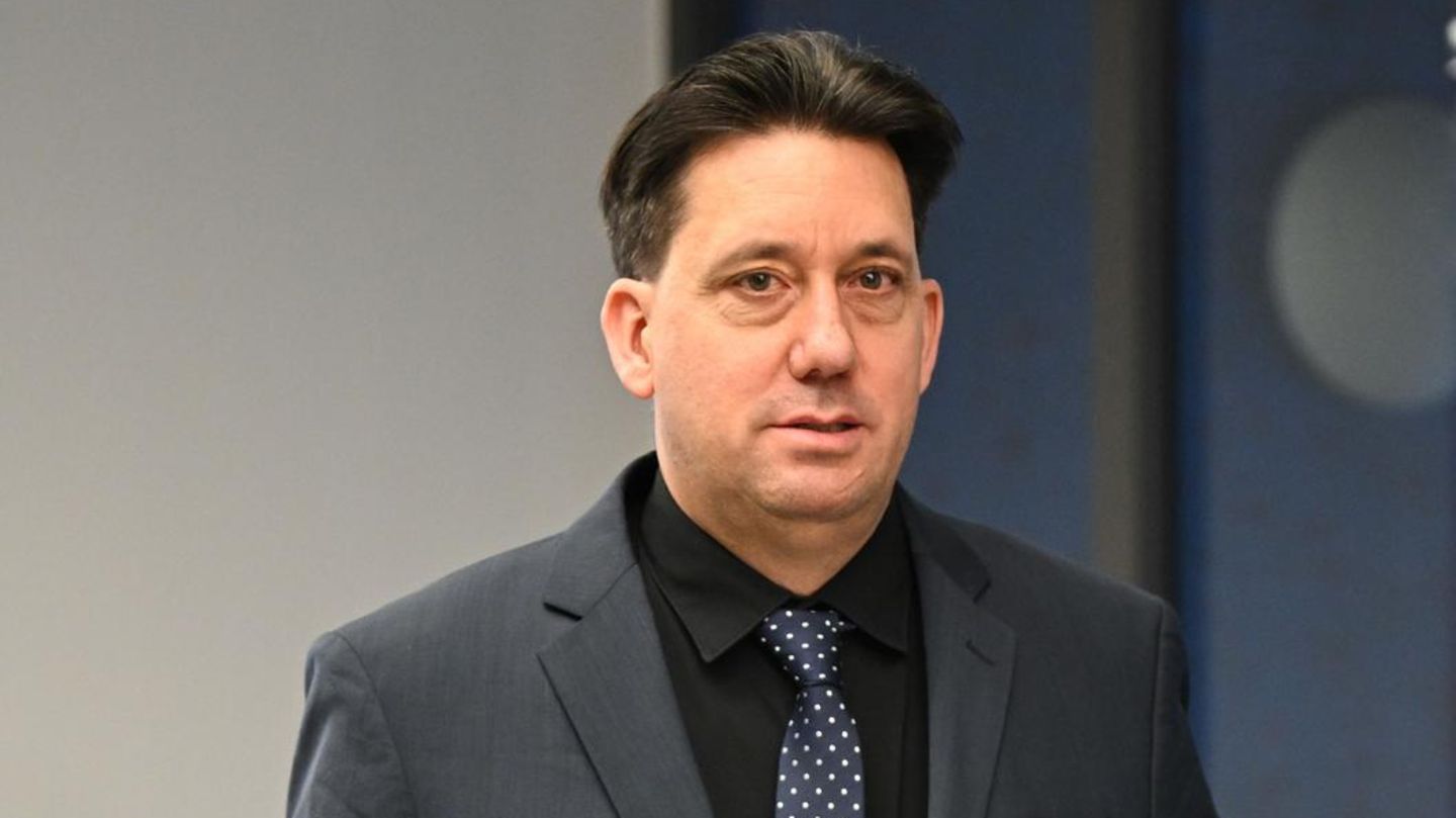 Manuel Gräfe im vergangenen März auf dem Weg zur Verhandlung am Landgericht Frankfurt