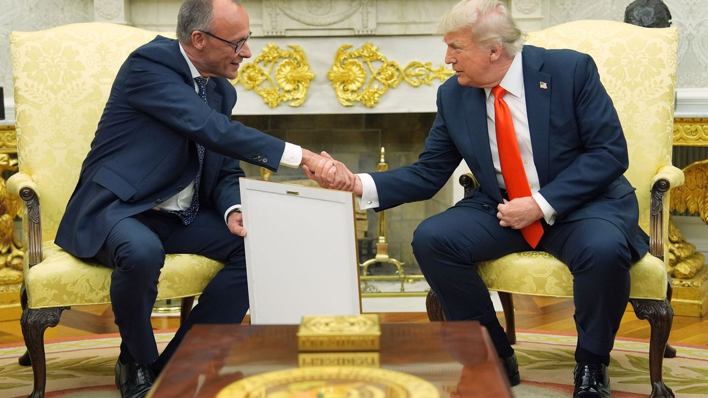 Guest gift in the White House: Merz gives Trump’s birth certificate of his German ancestors