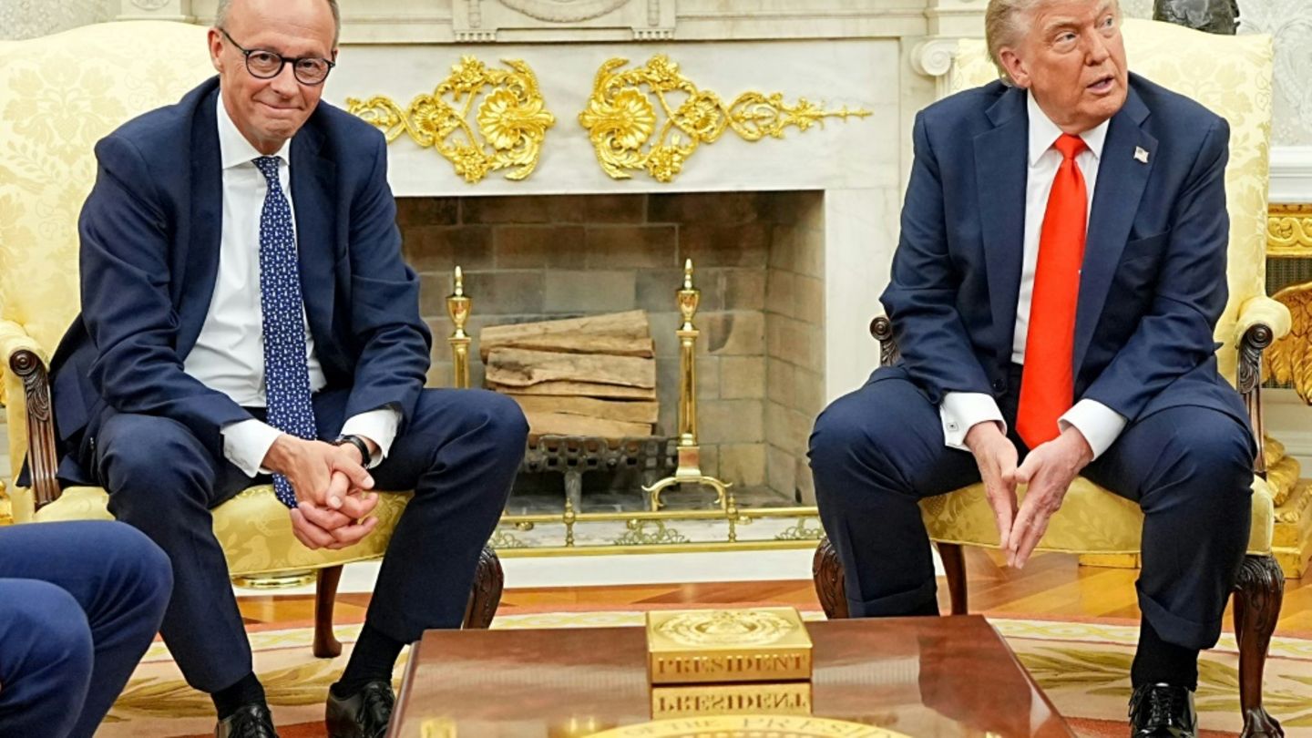 Trump (re.) mit Merz im Oval Office