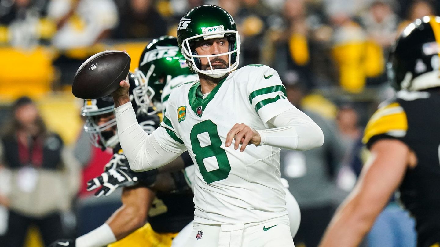 National Football League: Star Quarterback Rodgers goes to Pittsburgh Steelers