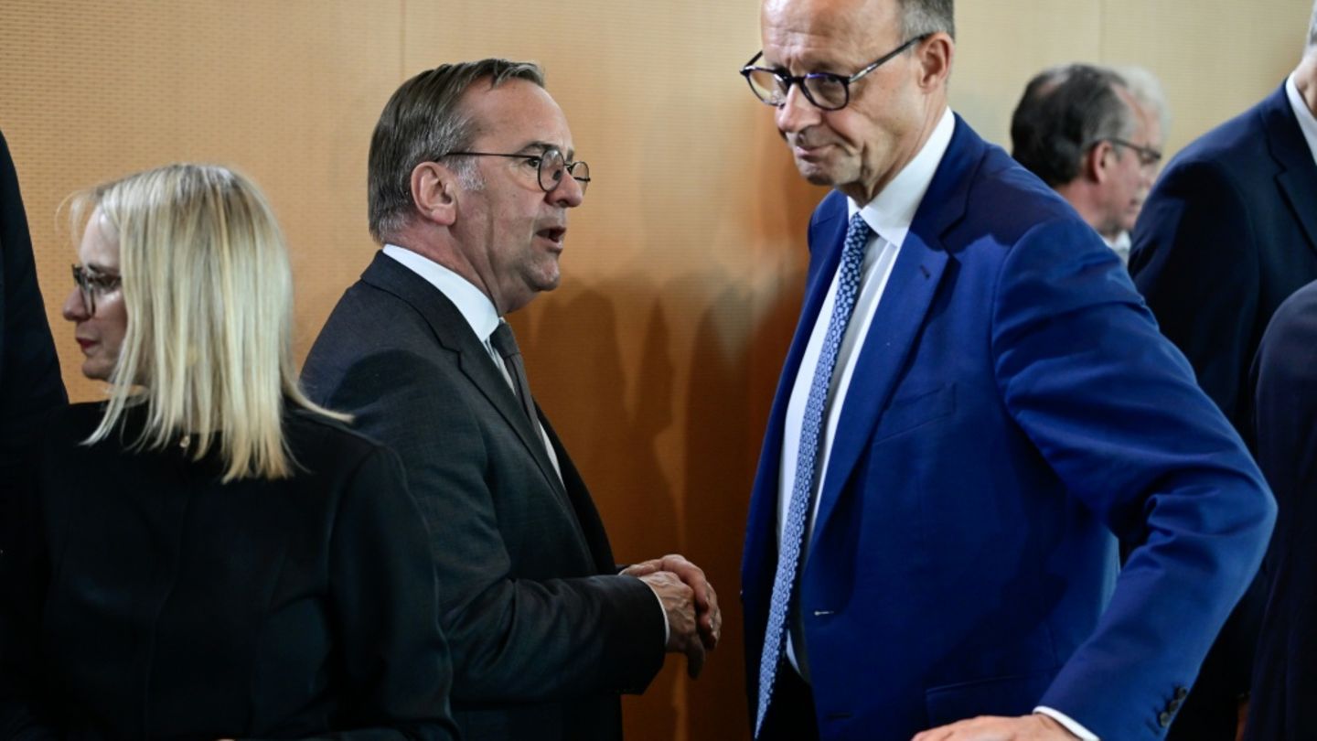 Kanzler Merz bei Kabinettssitzung
