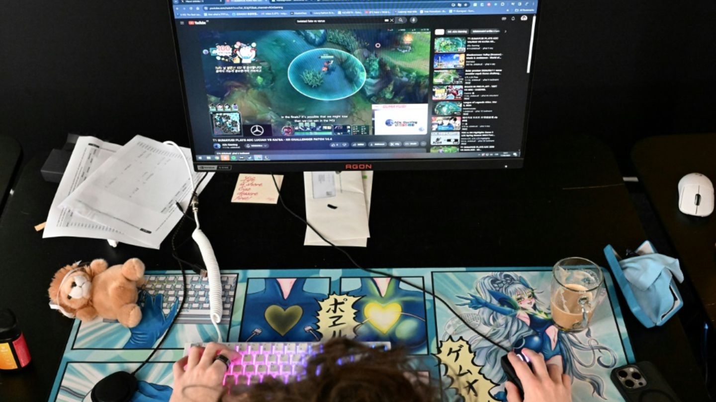 E-Sportler beim Computerspielen