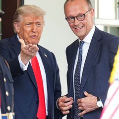 Meinung : Merz geht souverän mit Trump um, steigt nicht ein, als der US-Präsident über Merkel lästern will. Foto © Michael Kappeler/dpa Pool/dpa