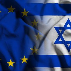 Europas Rückhalt für Israel bröckelt: Umfrage (Symbolbild mit israelischer und EU-Flagge)