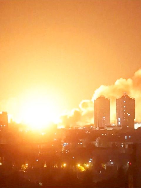 In der Nacht schlägt Russland mit massiven Angriffen zurück