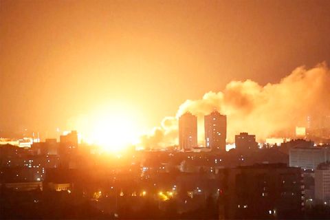 In der Nacht schlägt Russland mit massiven Angriffen zurück
