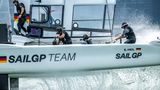 Ein F50 Renn-Katamaran der SailGP
