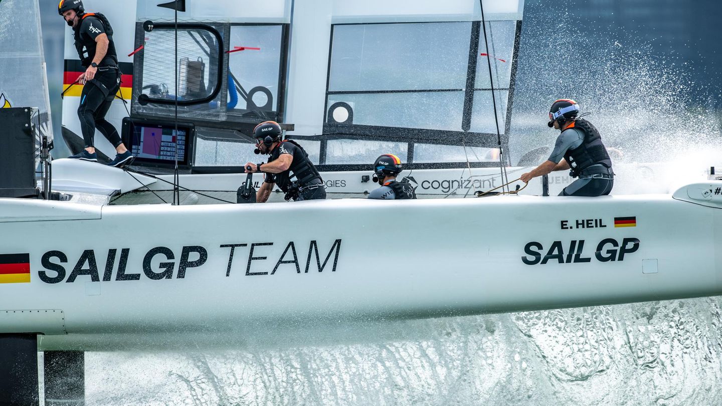 Ein F50 Renn-Katamaran der SailGP