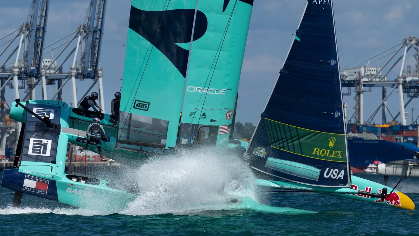 Ein F50 Renn-Katamaran der SailGP