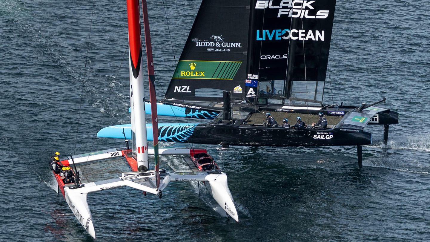 Ein F50 Renn-Katamaran der SailGP