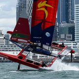 Ein F50 Renn-Katamaran der SailGP