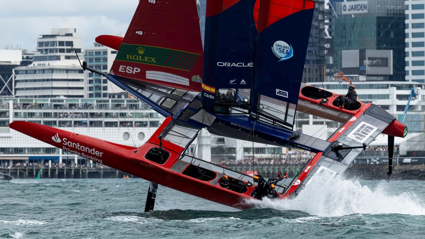 Ein F50 Renn-Katamaran der SailGP