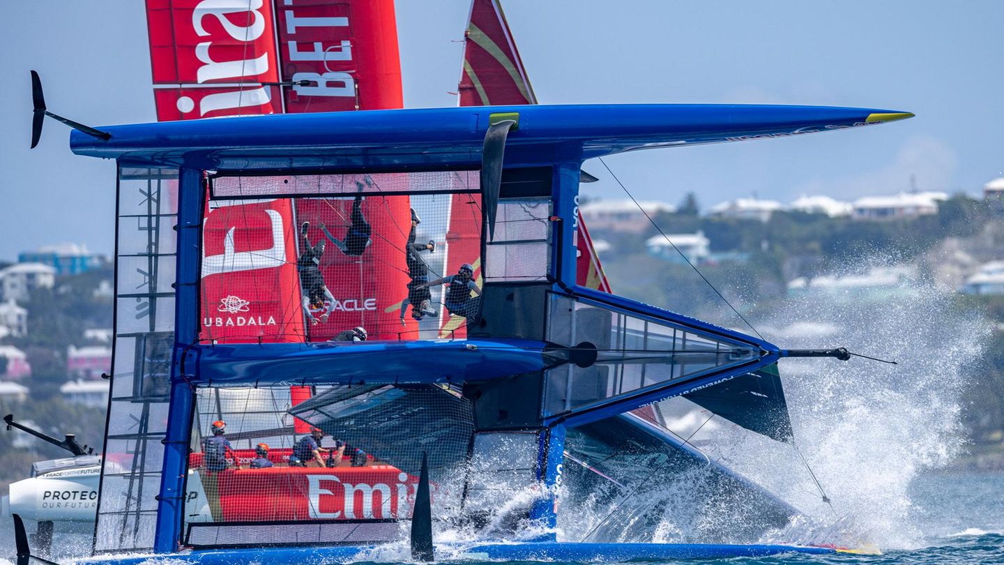 Ein F50 Renn-Katamaran der SailGP