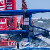 Ein F50 Renn-Katamaran der SailGP