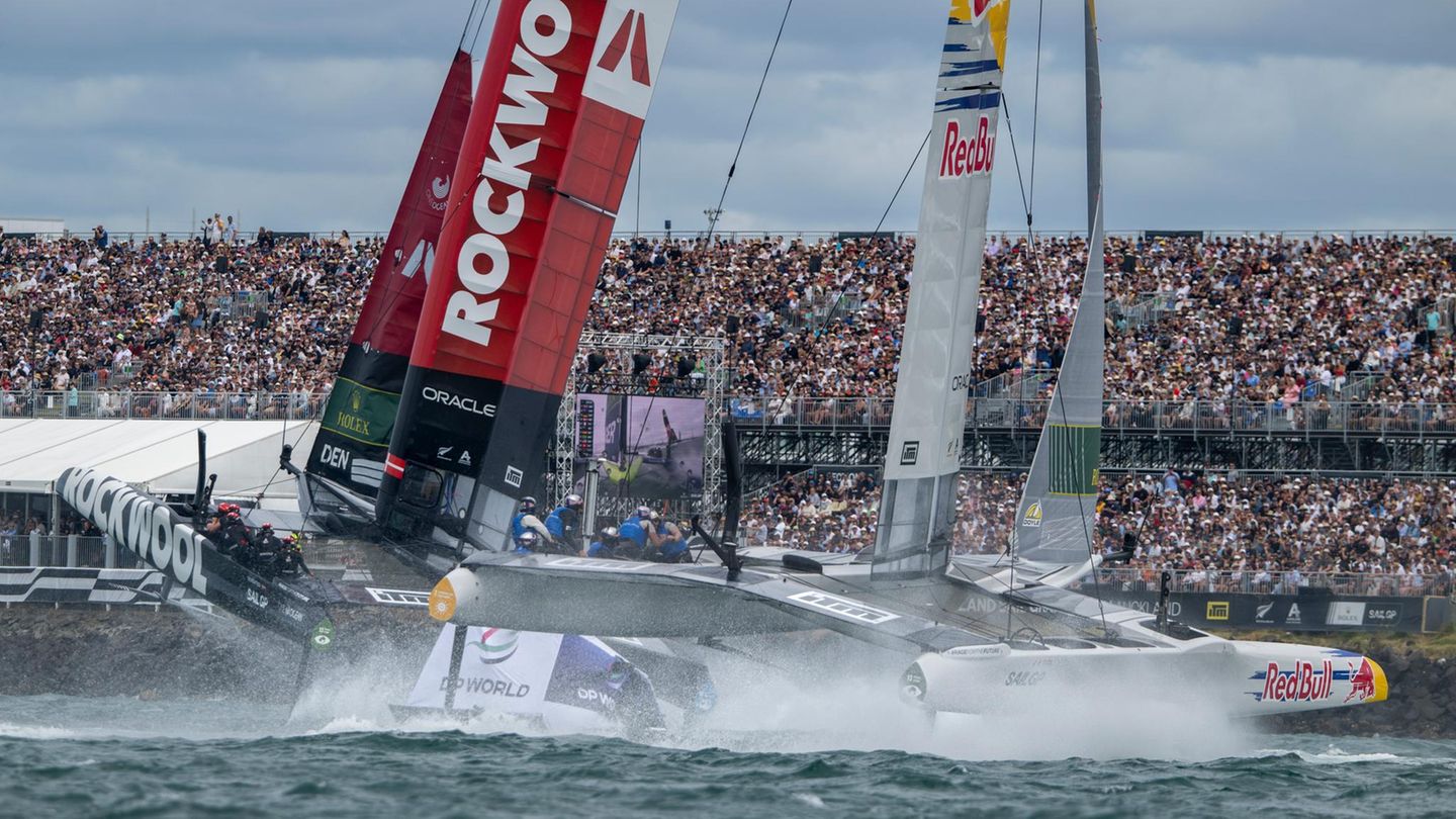 Ein F50 Renn-Katamaran der SailGP