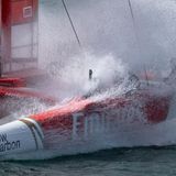 Ein F50 Renn-Katamaran der SailGP