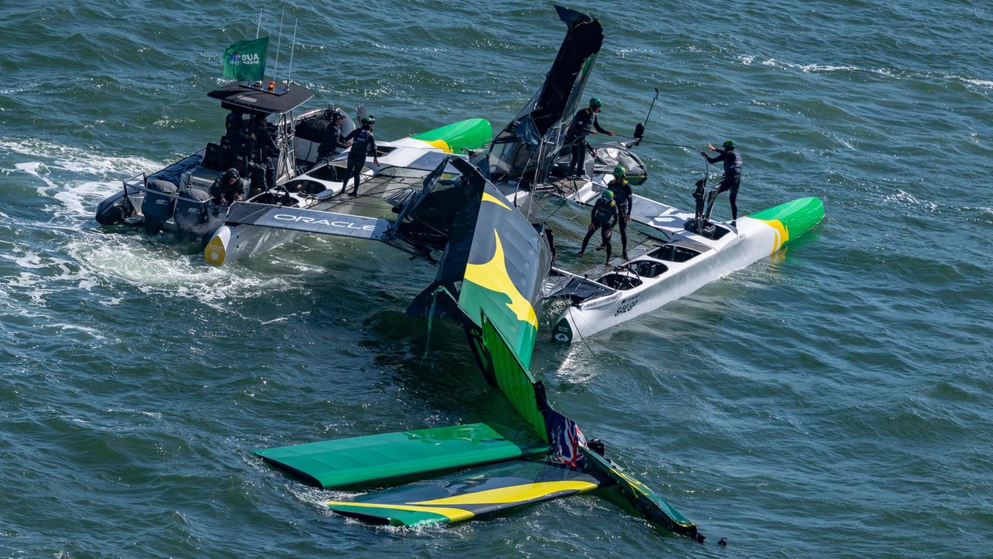 Ein F50 Renn-Katamaran der SailGP