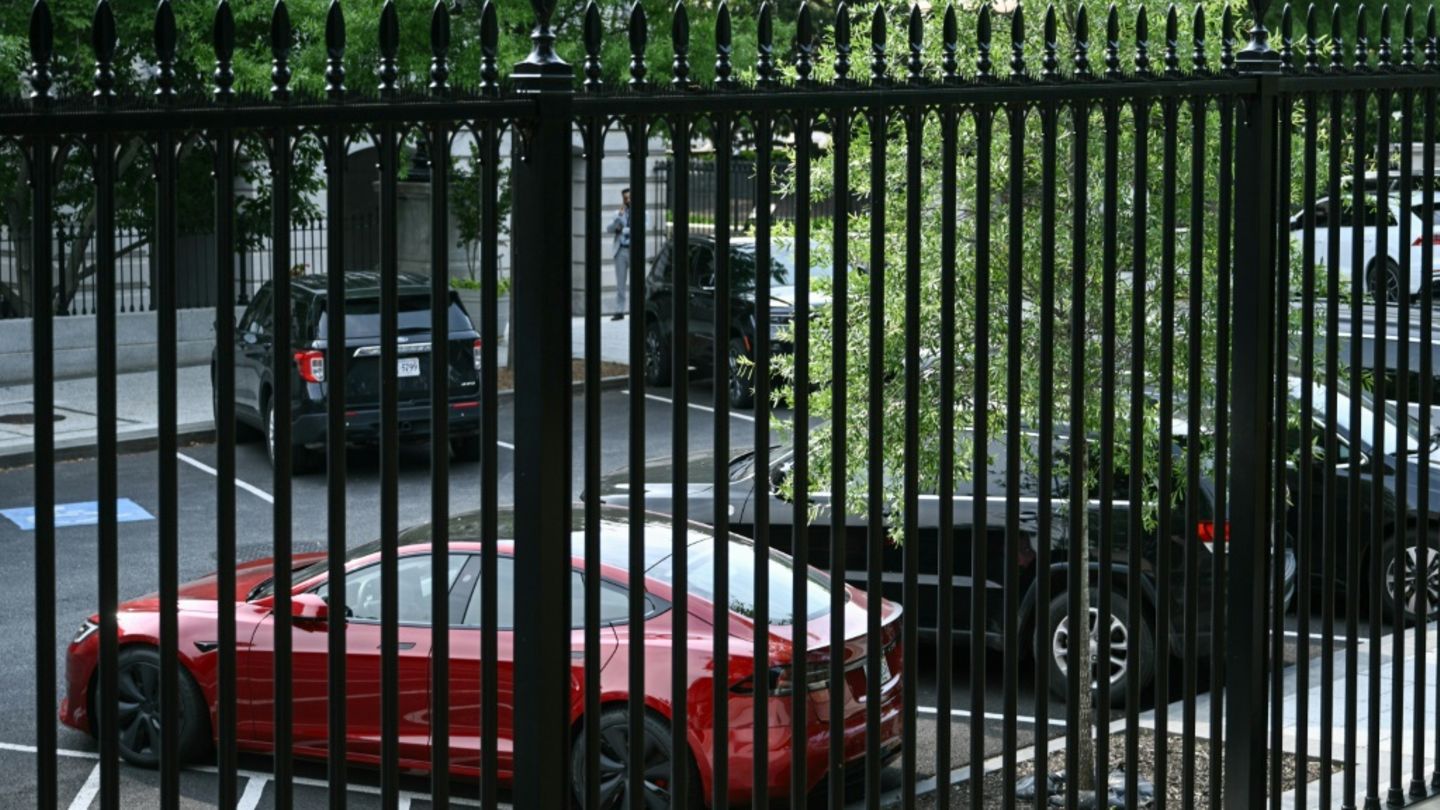 Trumps Tesla auf dem Gelände des Weißen Hauses