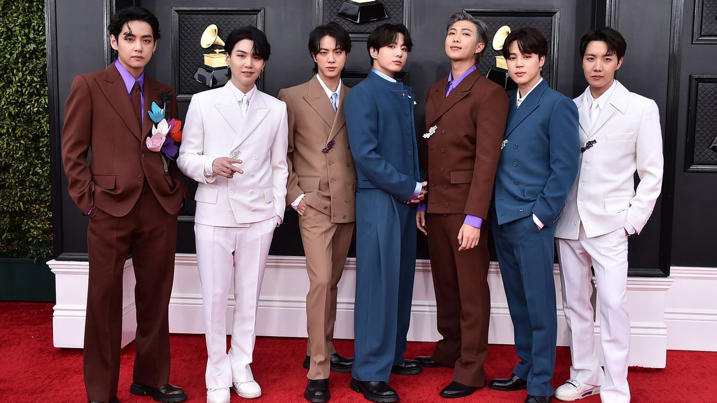 Music: singer of South Korea’s success band BTS before the end of the military service