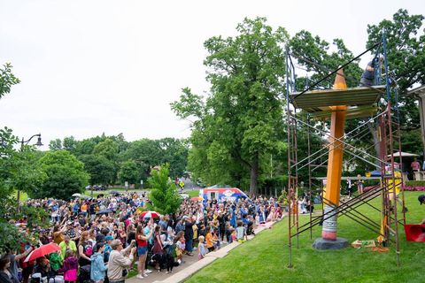 Der gigantische Bleistift in Minneapolis war früher mal eine Sumpf-Eiche