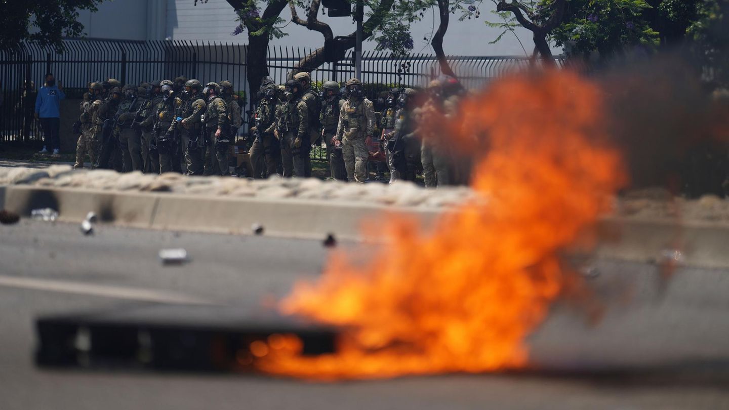 Aufflammender Protest: In einigen Stadtteilen von Los Angeles kam es nach drei Abschiebe-Razzien ab Freitag zu Demonstrationen, die teils auch gewaltsam verliefen