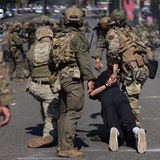 "Ihr bringt Chaos, wir bringen Handschellen", erklärte Dan Bongino, der Vize-Chef des FBI, auf Twitter. Bereits am Freitag wurden mehr als 40 Demonstranten festgenommen, wie viele Menschen bei den Protesten bislang festgenommen wurden, ist unklar