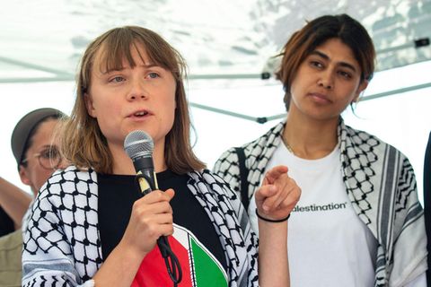 Greta Thunberg hält vor der Abfahrt eine Rede auf dem Boot "Madleen"