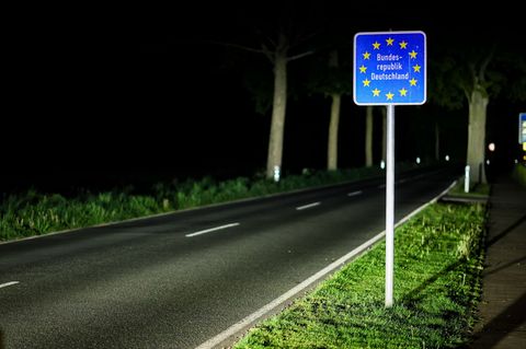 In den Niederlanden haben Bürger an der Grenze zu Niedersachsen eigenmächtig Autos kontrolliert, um Asylbewerber abzuwehren