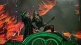 ... schrien hier vermutlich Powerwolf in den Nachthimmel. Jede Menge Musik gab es natürlich auch am Sonntag. Von Metal bis Hip-Hop war wieder alles dabei – und wie hier, auch die ein oder andere spektakuläre Bühnenshow