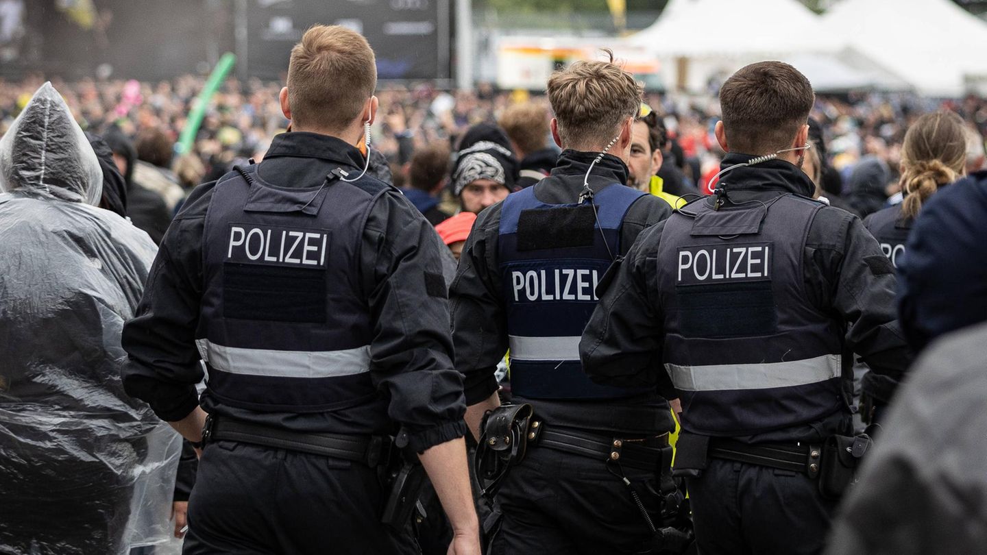Festival? Aber sicher! Gute Nachrichten gab es auch von den Sicherheitsbehörden. Laut der vorläufigen Bilanz ging das größte Festival Deutschlands ohne größere Zwischenfälle über die Bühne. Einzelne alkoholbedingte Körperverletzungsdelikte seien bei so einer Menschenmasse nicht auszuschließen, so die Polizei. Sehr positiv: Die Anzahl gemeldeter Diebstähle bewegte sich im einstelligen Bereich, das war in manchem Jahr anders