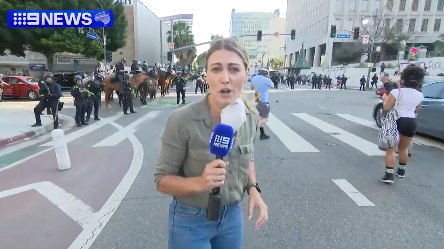 Los Angeles: Journalist Farming during the live switch of police