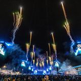 Das obligatorische Feuerwerk zum Schluss darf natürlich nicht fehlen. Rock am Ring 2025 geht mit einem Knall zu Ende. 90.000 Fans, vier Bühnen, drei Tage und jede Menge Regen. Es war wie jedes Jahr ein Fest. Im kommenden Jahr findet das Festival vom 5. bis 7. Juni statt. Der erste Headliner steht bereits: Linkin Park