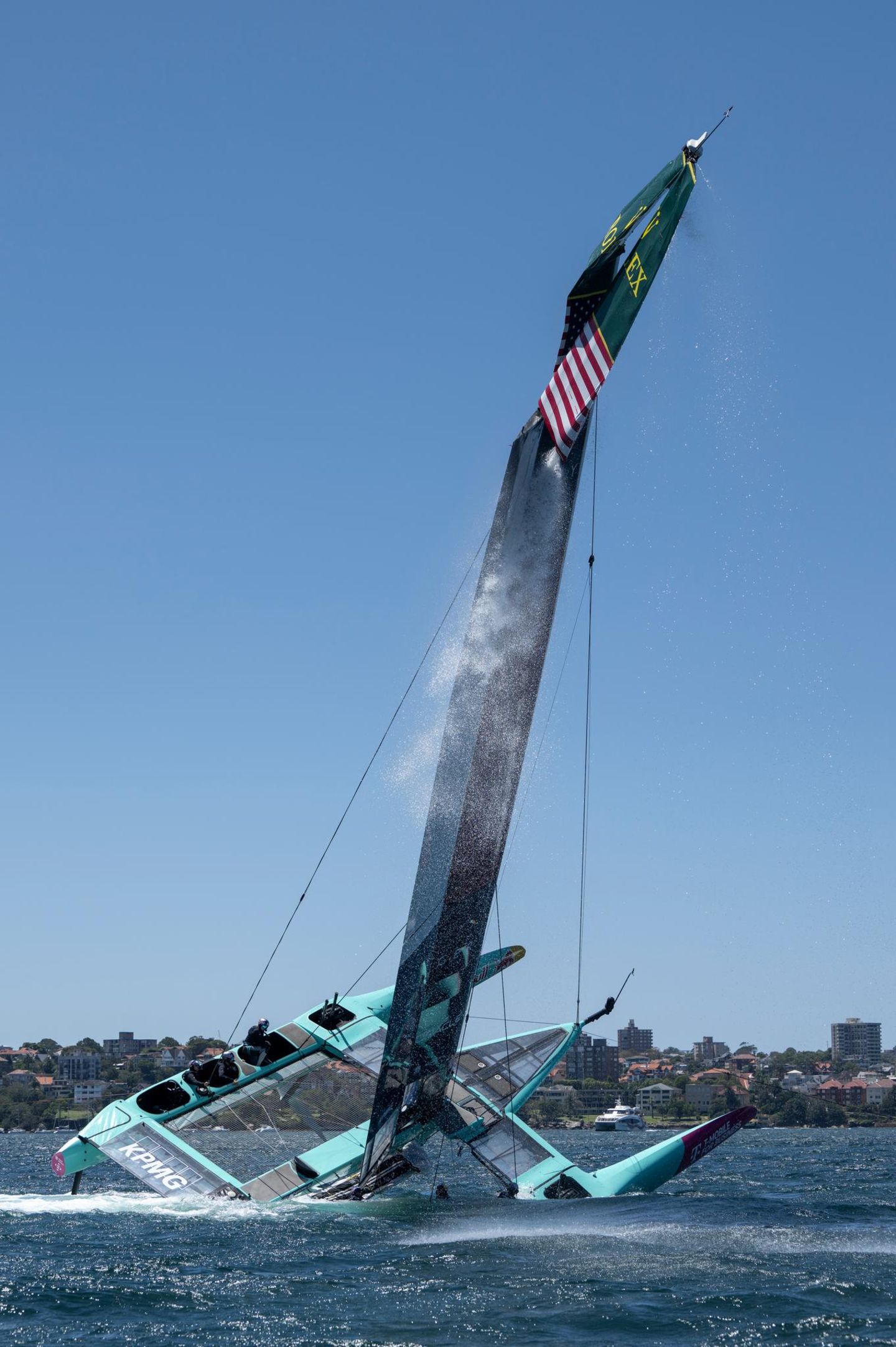 Ein F50 Renn-Katamaran der SailGP