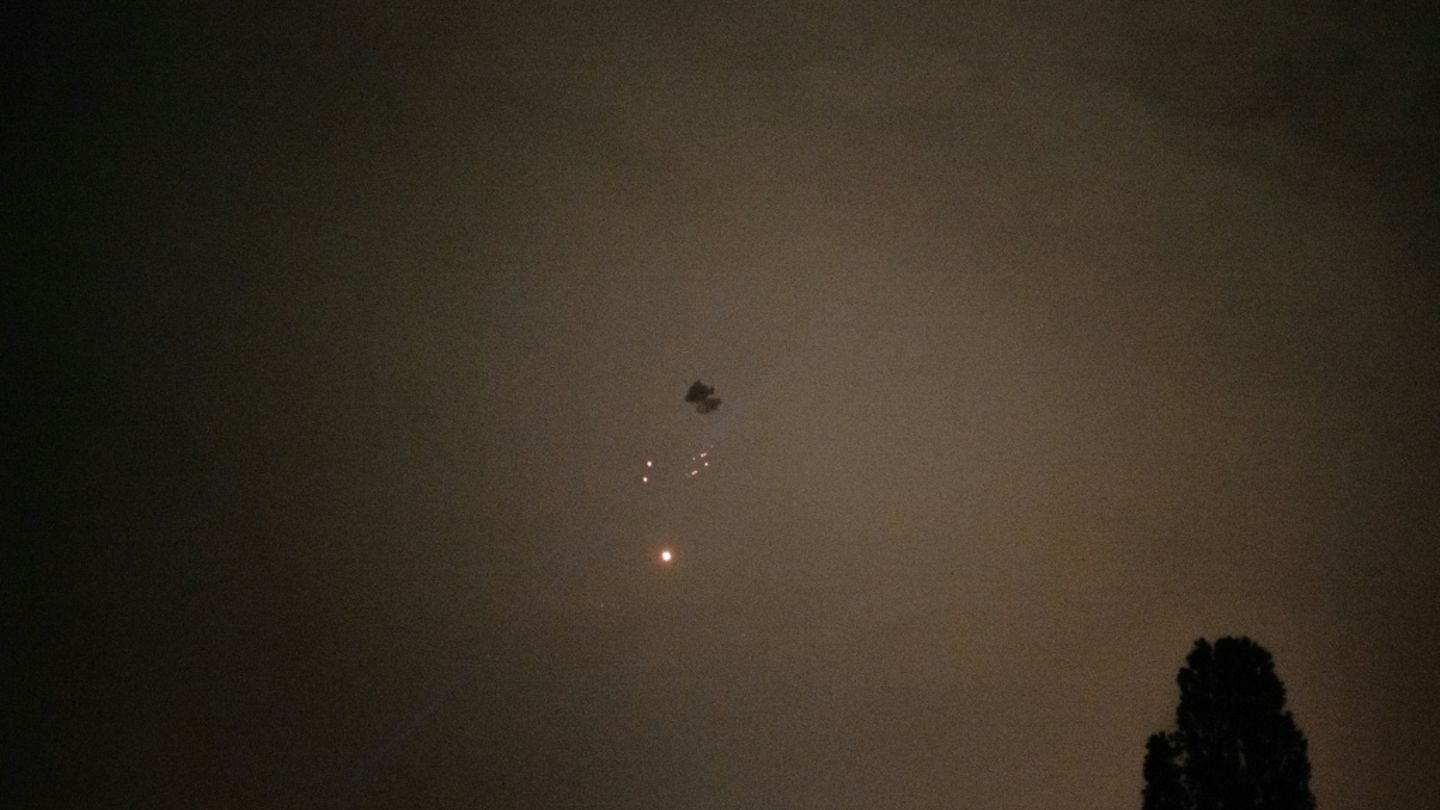 Schahed-Drohne iranischer Bauart über dem Himmel der Ukraine