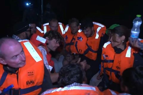 Die abgefangenen Passagiere der "Madleen"