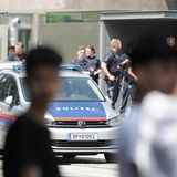 Die Polizei rückt sofort zum Großeinsatz aus, inklusive Spezialkräfte der Antiterroreinheit Cobra