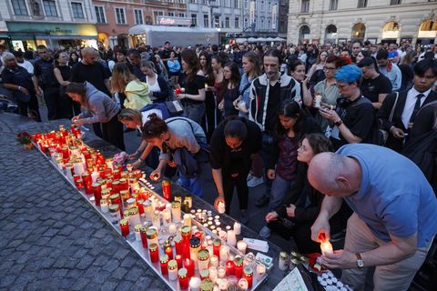 Ein Lichtermeer für die Toten: Mindestens zehn Menschen starben bei dem Amoklauf von Graz