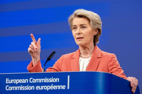 "Wir erhöhen den Druck auf Russland", sagt EU-Kommissionspräsidenten Ursula von der Leyen
