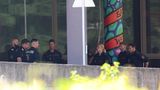 Polizeibeamte vor der Schule in Graz