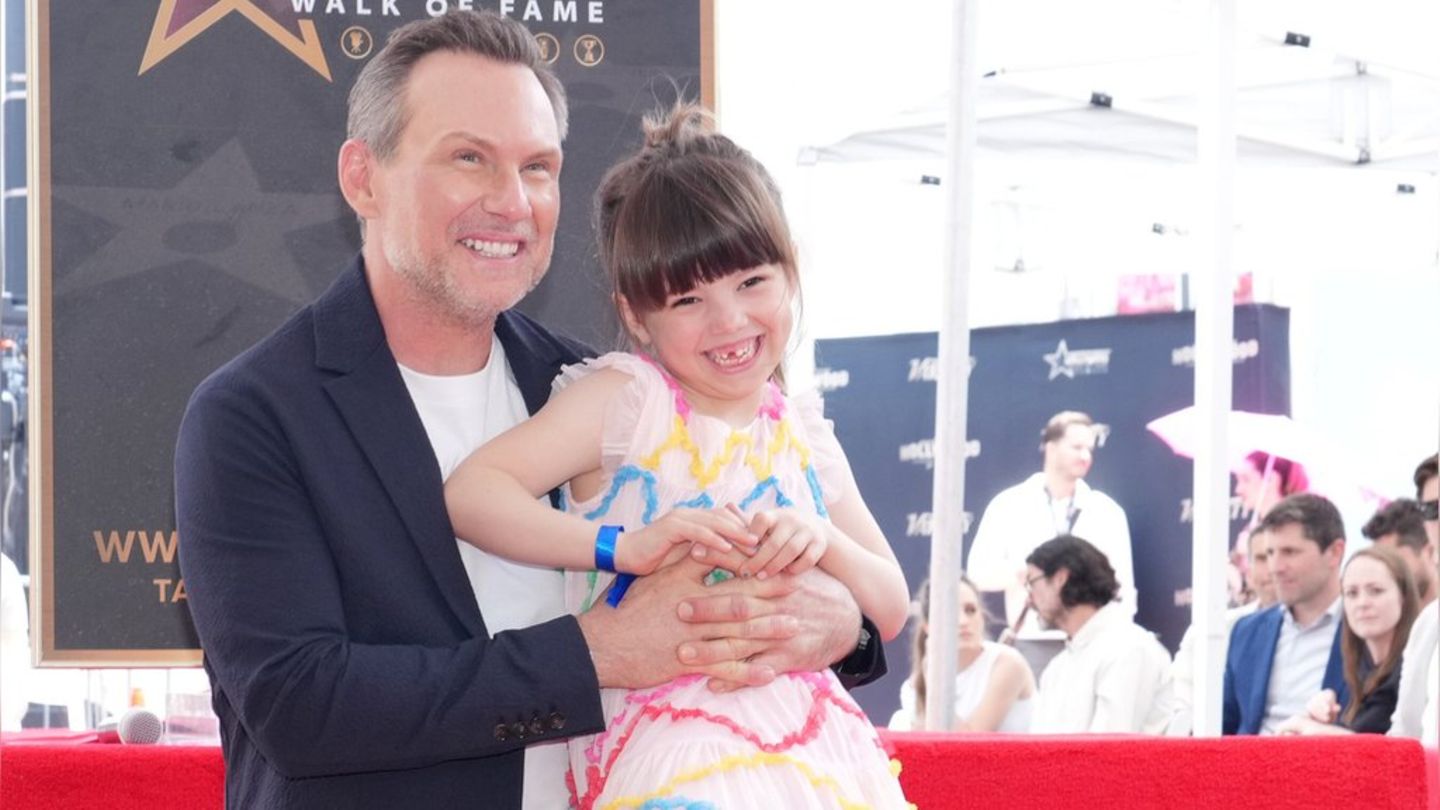 Christian Slater: Stern celebrates actors with his daughters
