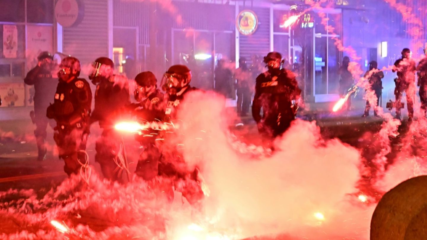 Gewalt zwischen Demonstrierenden und Militär in Los Angeles