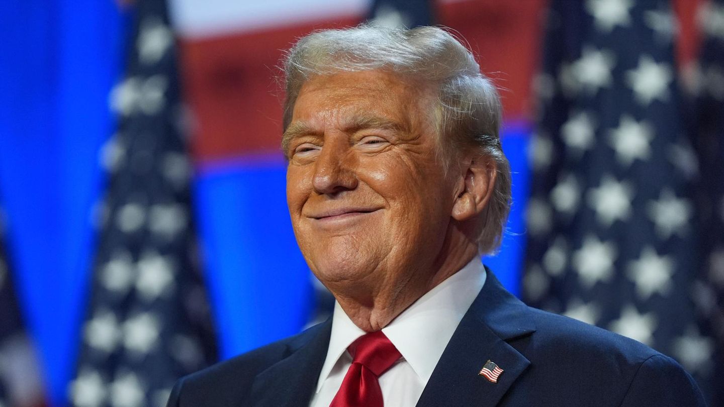 Donald Trump Bennent Military Forts Night Southern Generals-with a trick