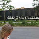Schild mit der Aufschrift: "Graz steht zusammen"