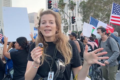 Reporterin Leonie Scheuble berichtet von den anhaltenden Protesten aus Los Angeles