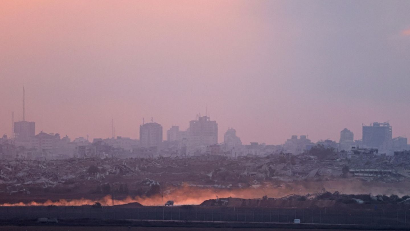 Israelische Armee fährt in den Gazastreifen ein