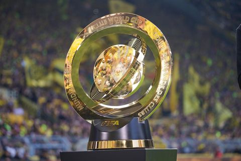 In der abgelaufenen Bundesliga-Saison wurde die Klub-WM-Trophäe bereits zur Schau gestellt – hier im Stadion des BVB