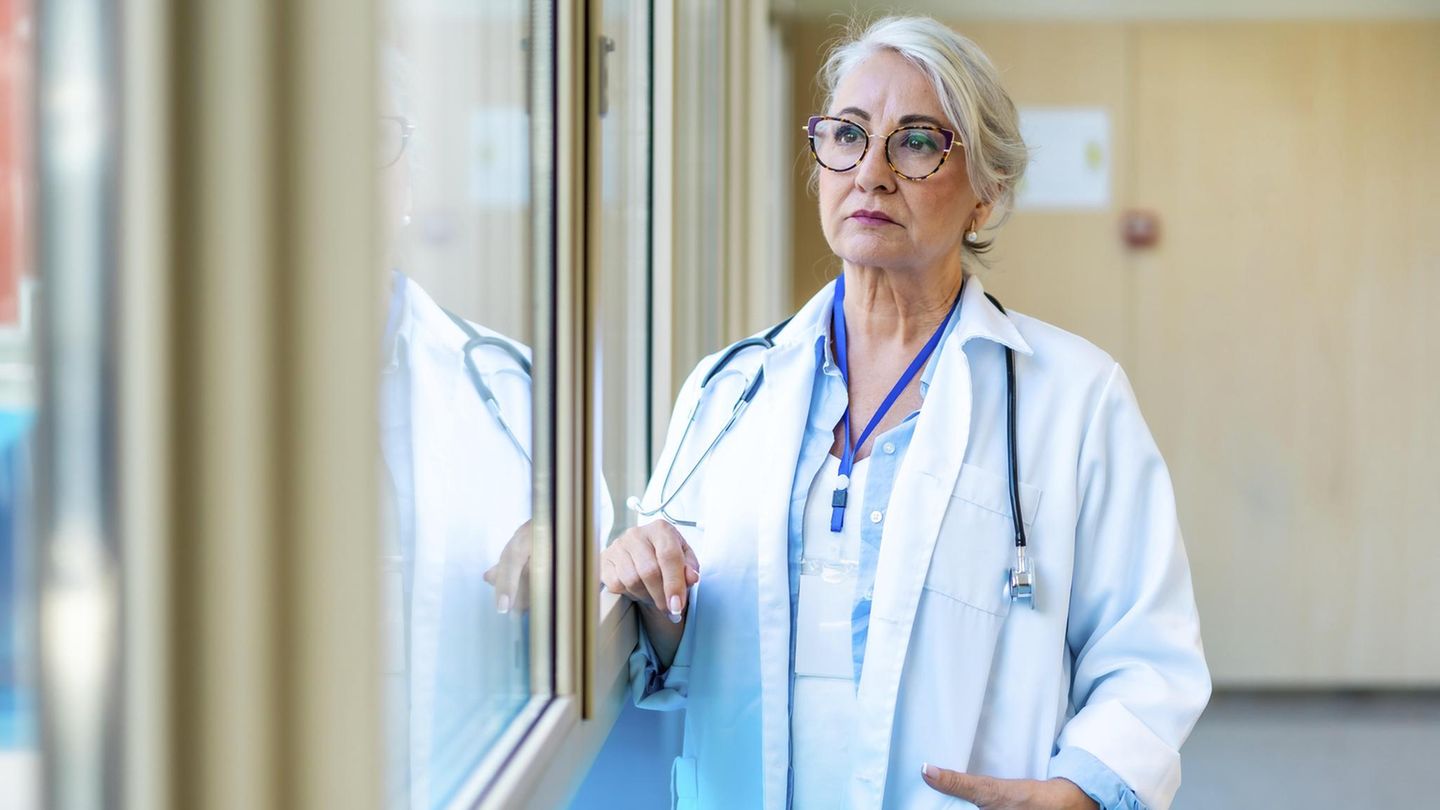 #4 Oberärztin Eine Oberärztin im Krankenhaus