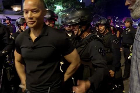 Polizei verhaftet CNN-Reporter vor laufenden Kameras und führt ihn ab