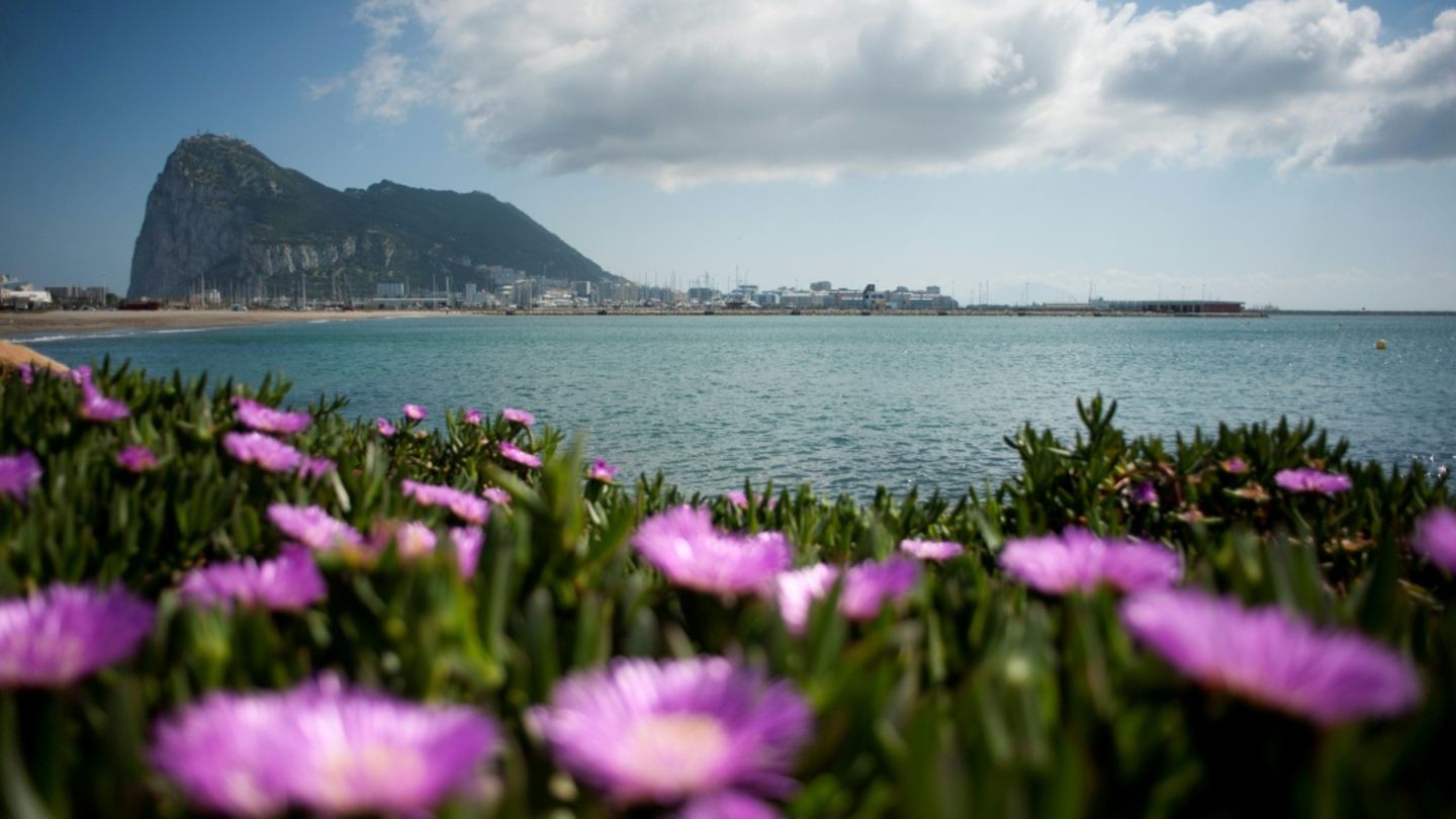 Gibraltar vom spanischen Festland aus gesehen