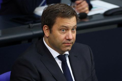 Lars Klingbeil sitzt im Bundestag
